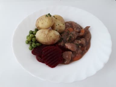 Quornkalops med kokt potatis & måltidstillbehör