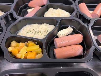 Røkte pølser Beteblanding Potetmos Margarin 
