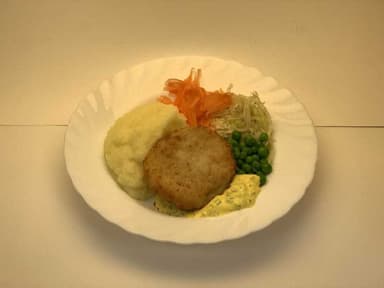 Fiskbiff med potatismos, curryremoulad och måltidstillbehör