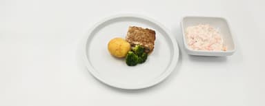 Färslimpa, morotstzatziki, potatis, broccoli, Jordgubbsmousse
