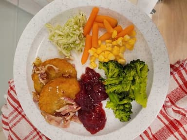 Potatisbullar, bacon, lingonsylt