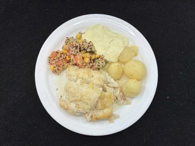 Pönnusteikur þorskur með nýjum kartöflum, tartarsósu og kínóasalati