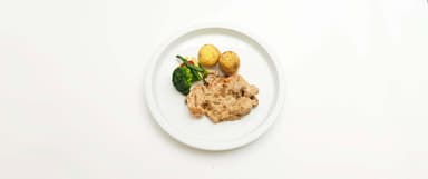 Bräserat fläskkött med champinjoner och vitlök, potatis, vaxbönmix. Aprikossmoothie