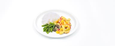 Kycklinggryta med wokgrönsaker, jasminris, glacerade brytbönor. Mjuk äppelkaka