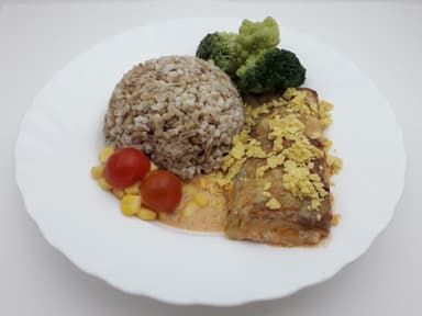 Tacofiskgratäng med havreris, grönsaker och måltidstillbehör