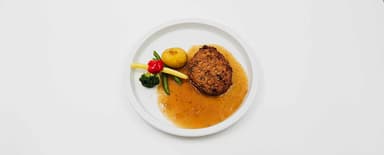 Biff Lindström, skysås med timjan, potatis, vaxbönsblandning, Fruktsallad