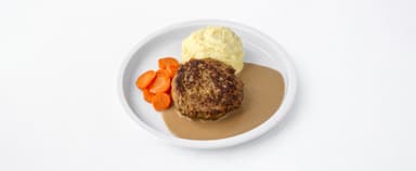 Pannbiff, gräddsås, potatismos, morötter. Fruktsallad, vispad grädde