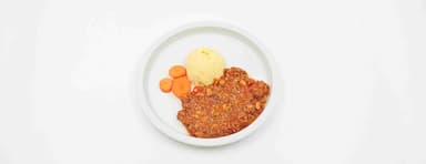  Chili con carne, potatismos, morötter. Pepparkakaspannacotta