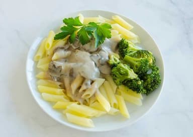 4. Specialkost PKU - Loprofinpasta med champinjonsås och broccoli*