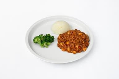  Chili con carne, potatismos, broccoli, Nyponsoppa, vispgrädde
