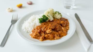 5. Butterchicken med basmatiris och persiljesvängd blomkål