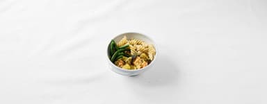 Pasta med sås på bacon, svamp och grönsaker, glacerade haricots verts, Aprikossmoothie