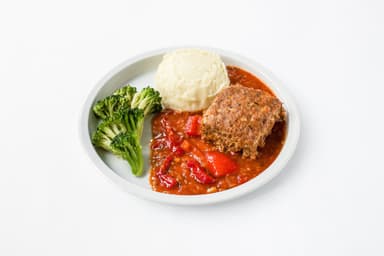 Ugnsfärs med paprika och örter, paprika- och tomatsås, potatismos, broccoli. Nyponsoppa, vispgrädde