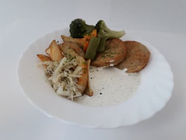 Caribbean biff med klyftpotatis, vitlöksdressing och måltidstillbehör