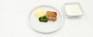 Ugnsfärs med paprika och örter, vitlökssås, potatismos, broccoli. Aprikossmoothie