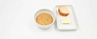 Ärtsoppa, foccacia, Pannkaka med jordgubbssylt