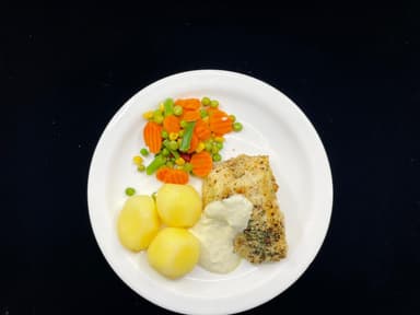 Keila með steiktum kartöflum, grænmeti og kryddjurtasósu. Tómatsúpa með eggi. 