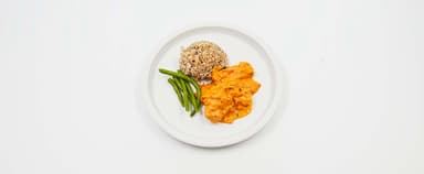 Stroganoff med grillost, matvete, glacerade haricots verts. Bärkräm