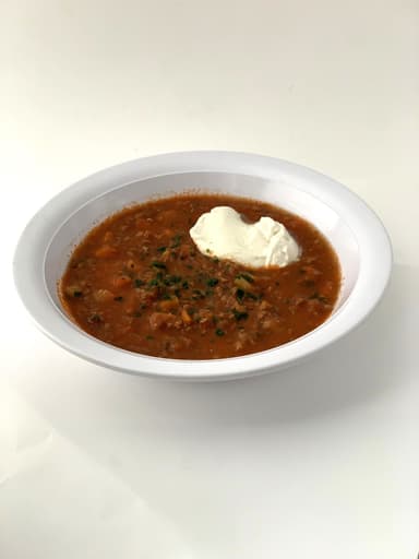 Gulaschsoppa med måltidstillbehör