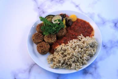 Gråärtsfalafel med tomat & paprikasalsa*