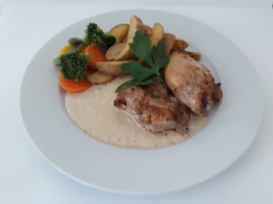 Citruskyckling med dragonsås, klyftpotatis och måltidstillbehör