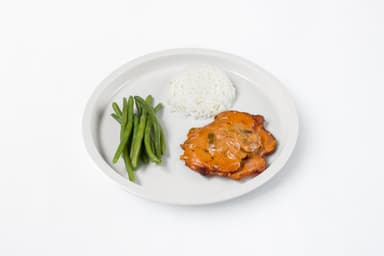 Gratinerad kassler med svamp och purjolök, jasminris, glacerade haricots verts. Morotskaka