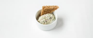 Gubbröra med bröd