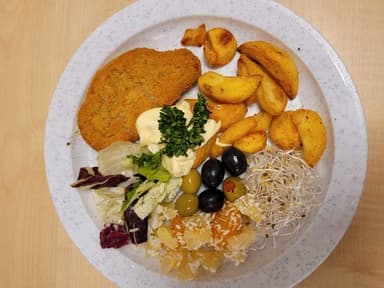 Schnitzel klyftpotatis kall sås