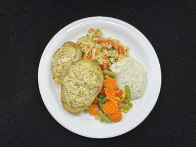 Fylltar kartöflur, salat og grænmetisblanda. Kókos-fiskisúpa. 
