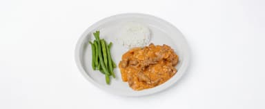 Biff Stroganoff, jasminris, haricots verts, Fruktsallad