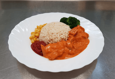Kyckling Stroganoff med havreris och måltidstillbehör
