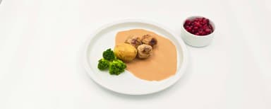 Köttbullar, gräddsås, potatis, broccoli, rårörda lingon, Sikviakaka