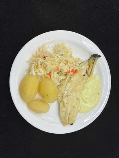 Pönnusteikt rauðspretta með kartöflum, sítrónusósu og hvítkálssalati