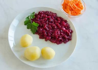 6. Specialkost PKU - Rödbetsragu med potatis och riven morot*