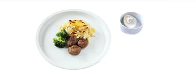 Janssons Frestelse, ägghalva med kaviar och gräslök, köttbullar, broccoli, Silviakaka