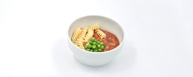 Köttfärssås, pasta, ärter. Bärkräm