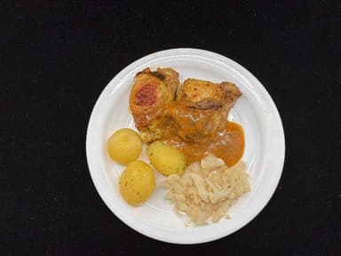 Kjúklingalæri með kartöflum, argentínskri kjötsósu og blómkáli. Sveppasúpa. 