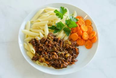 1. Specialkost Proteinreducerad - Belugabolognese med pasta och morötter*
