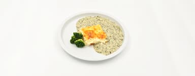Ugnsomelett, spenat- och basilikasås, broccoli, brytbröd, margarin. Jordgubbssmoothie 
