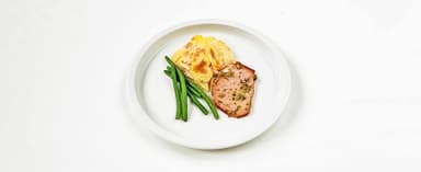 Örtbakad kassler, potatisgratäng, glacerade haricots verts, Äppelpaj, vaniljsås