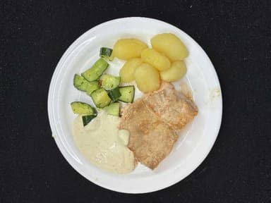 Teriyaki bakaður lax með nýjum kartöflum, sírónupiparsósu og agúrkusalati