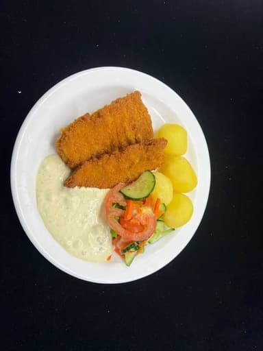Steiktur þorskur í raspi með kartöflum, fersku hrásalati og tartarasósu. Grænmetissúpa. 