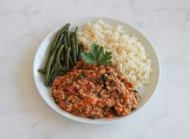 Indisk dhal på sötpotatis och spenat med ris och haricots verts