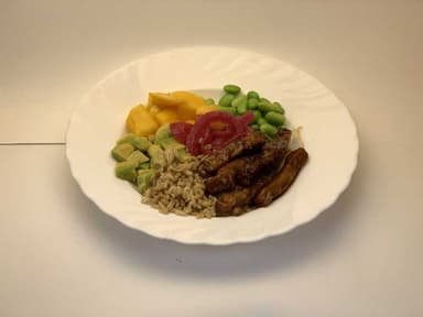 Poké Bowl med havreris, picklad rödlök, teriyakioumph och måltidstillbehör