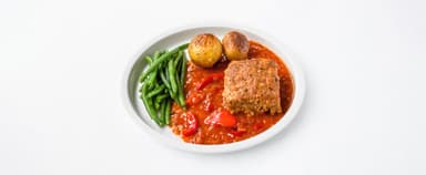 Ugnsfärs med paprika och örter, paprika- och tomatsås, ugnsstekt potatis, haricots verts. Nyponsoppa, vispgrädde