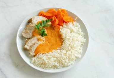 Specialkost Skonkost - Kyckling med tomat- och salviasås, ris och morötter*