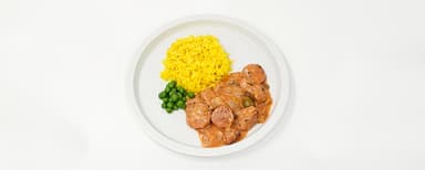 Kreolsk fläskköttsgryta med chorizo och oliver, gult ris, ärter, Bärkräm