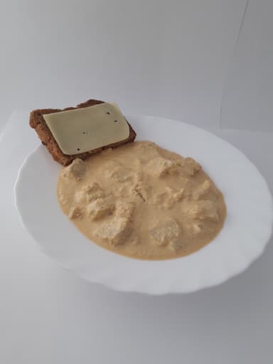 Soppa med kokos & quorn serveras med måltidstillbehör