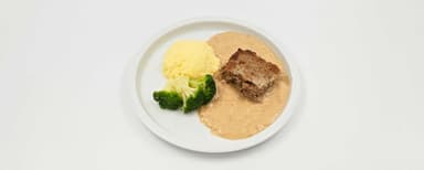 Ugnsfärs, grönpepparsås, potatismos, broccoli. Jordgubbsmousse
