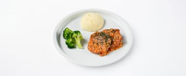 Falukorv med tomat och pepparrot, potatismos, broccoli. Jordgubbssmoothie